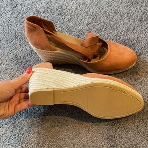 Old navy wedge lace up espadrille NWT 9.5